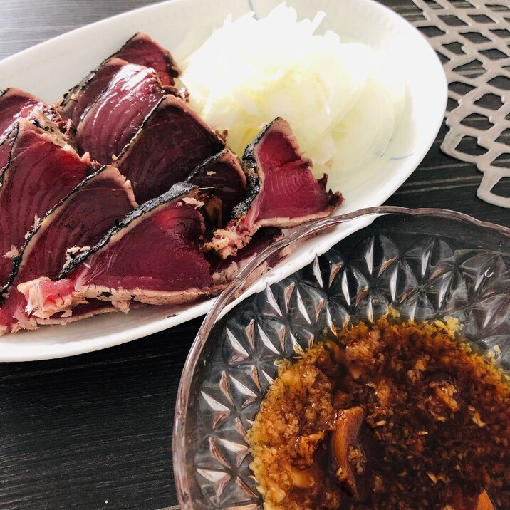にんにく醤油と生姜のすりおろしで鰹のタタキ レシピ 作り方 By Ma Ma Yu Mi 楽天レシピ にんにく醤油と生姜のすりおろしで鰹のタタキ レシピ 作り方 By Ma Ma Yu Mi 楽天レシピ